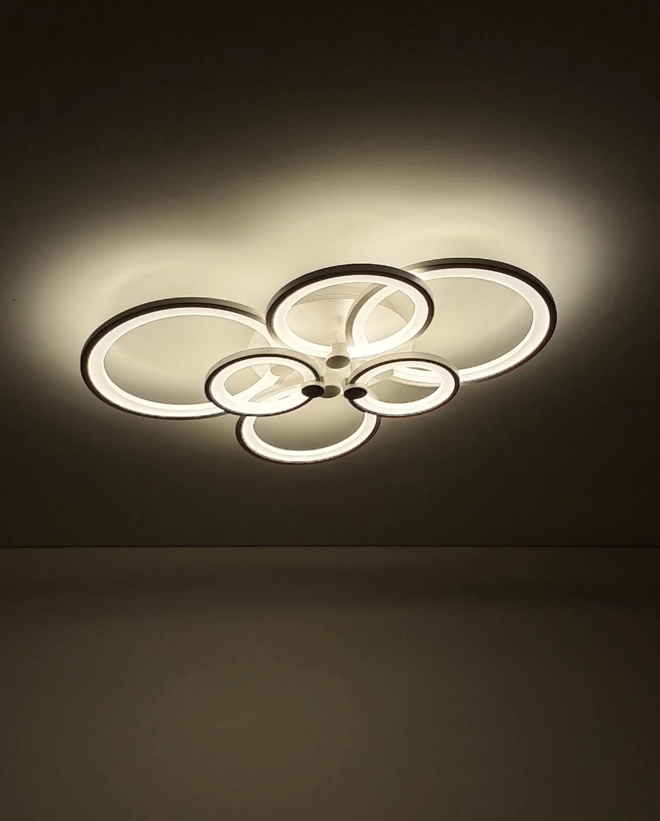 Finishing pemasangan lampu interior