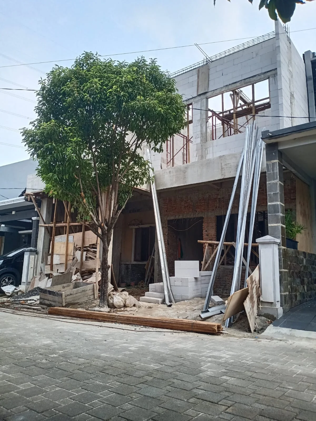 Progress pembangunan dinding dan lantai rumah