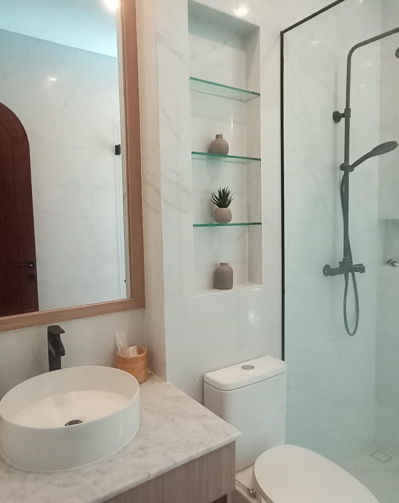 Finishing kamar mandi modern